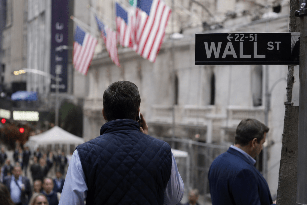 Is the 3.2% yielding SCHD ETF a buy as one-year Treasury yields hit 4.06%?
